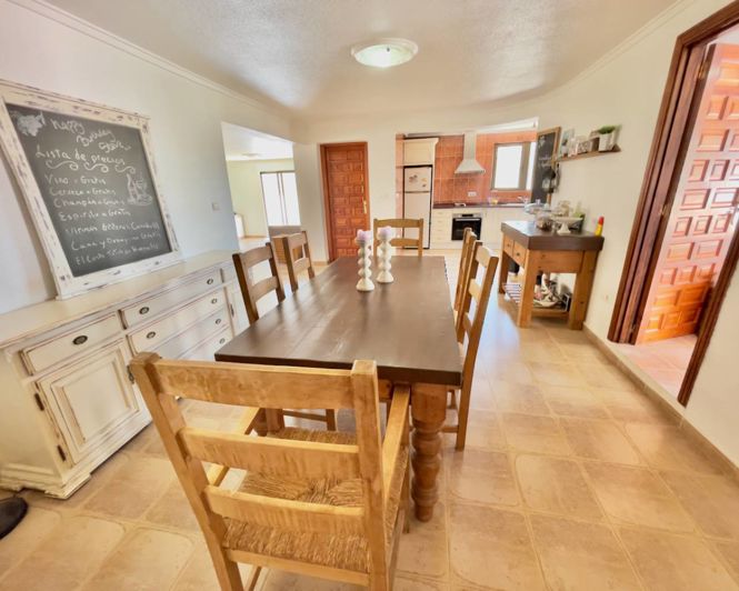 Image No.3-5 Bed Villa for sale