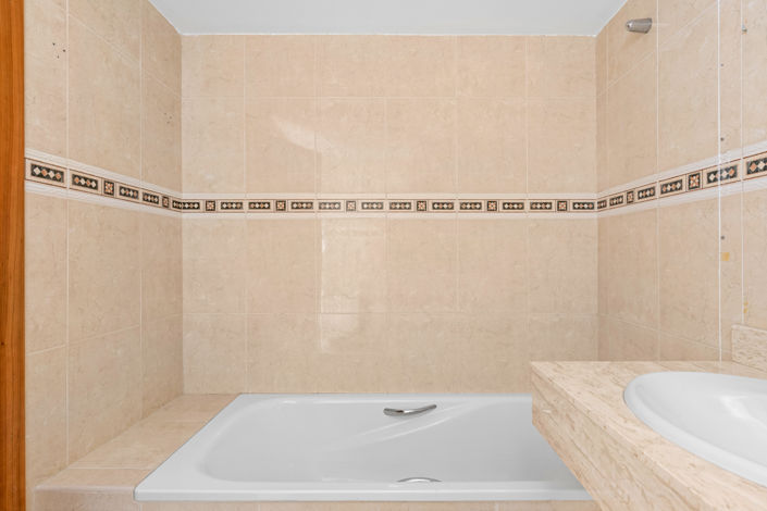 Image No.16-2 Bed Apartment for sale