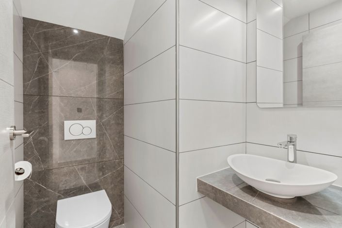 Image No.9-3 Bed Property for sale