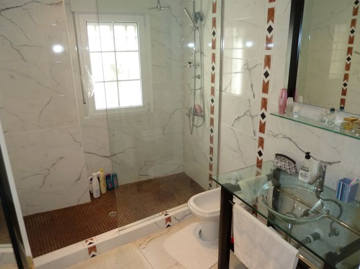 Image No.15-3 Bed Property for sale