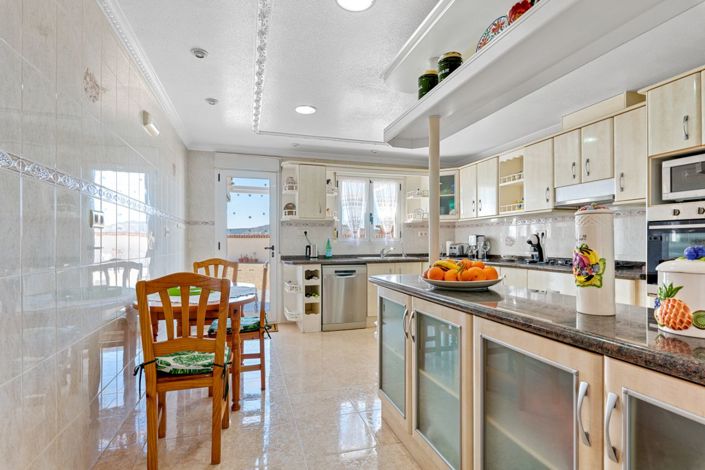 Image No.28-4 Bed Villa for sale