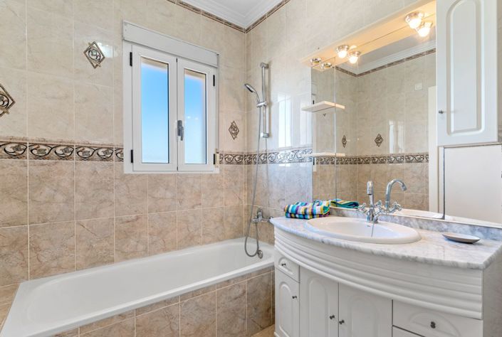 Image No.40-4 Bed Villa for sale