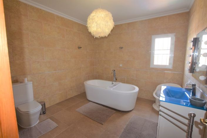 Image No.27-5 Bed Villa for sale