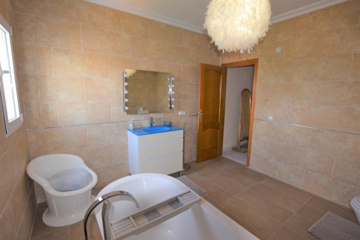 Image No.28-5 Bed Villa for sale