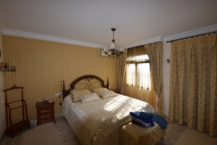 Image No.42-5 Bed Villa for sale