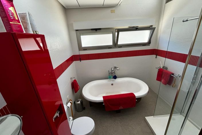 Image No.19-3 Bed Property for sale