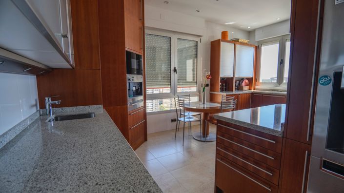 Image No.20-5 Bed Apartment for sale