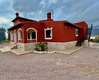 3 Bed Country Property for sale