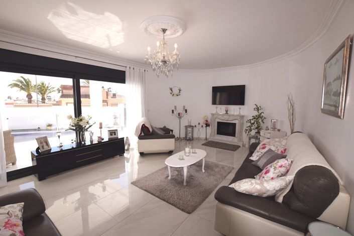 Image No.2-3 Bed Villa for sale