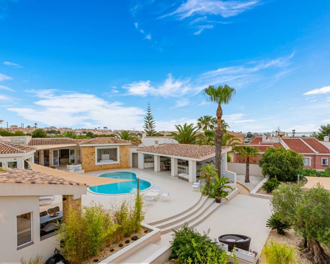 Image No.2-4 Bed Villa for sale