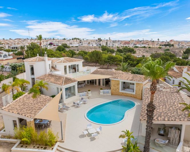 Image No.3-4 Bed Villa for sale