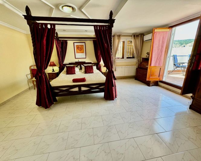 Image No.22-8 Bed Country Property for sale