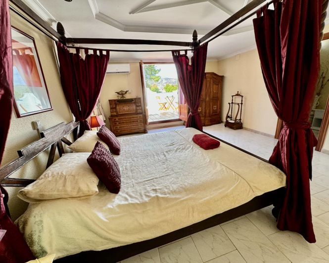 Image No.23-8 Bed Country Property for sale