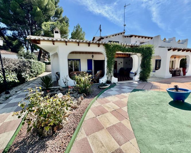 Image No.33-8 Bed Country Property for sale