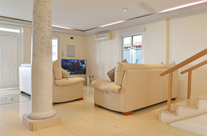 Image No.9-5 Bed Villa for sale