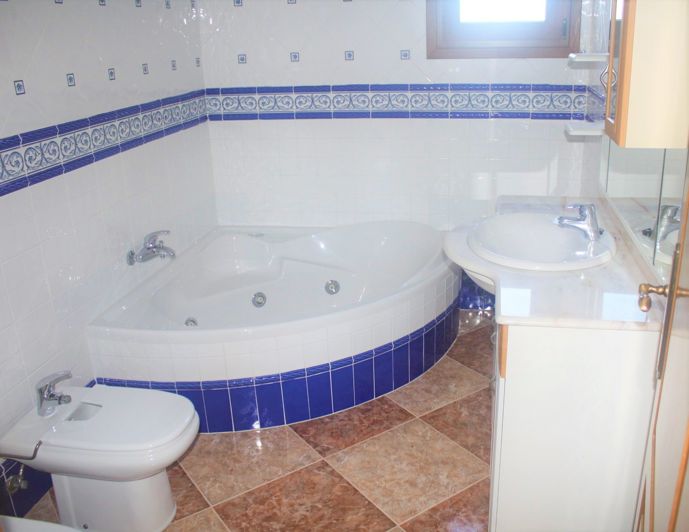 Image No.6-2 Bed Townhouse for sale