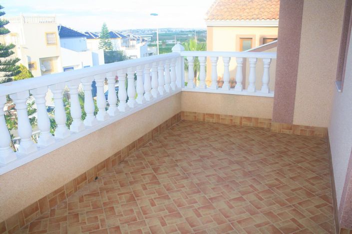 Image No.9-2 Bed Townhouse for sale