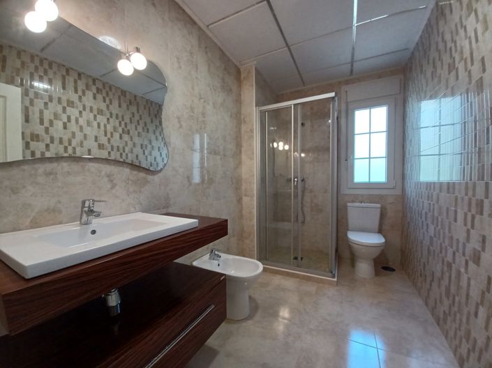 Image No.20-5 Bed Villa for sale