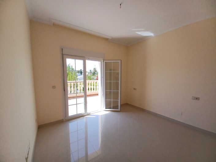 Image No.27-5 Bed Villa for sale