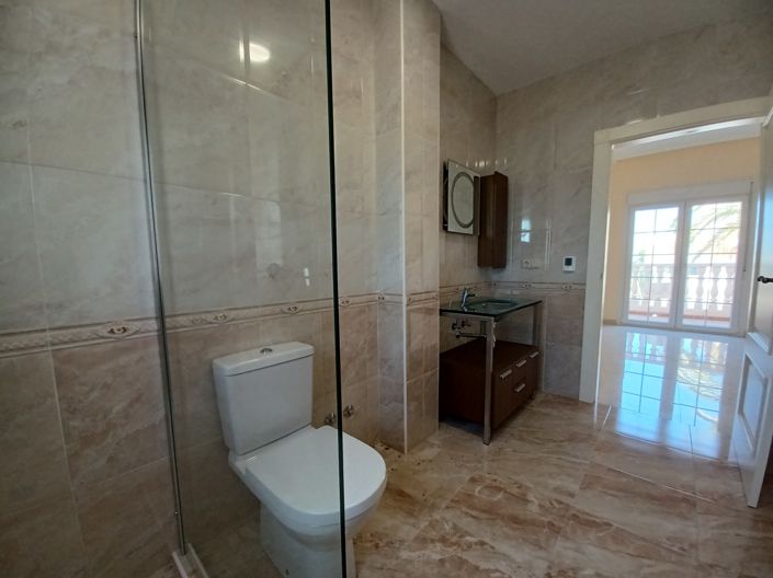 Image No.35-5 Bed Villa for sale