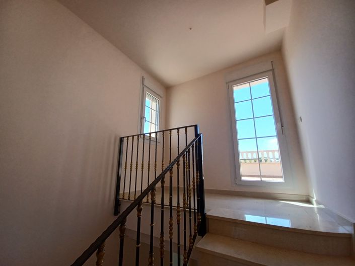 Image No.37-5 Bed Villa for sale