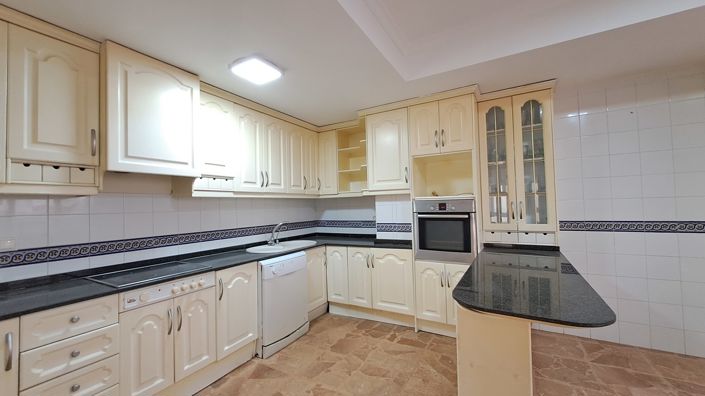 Image No.16-5 Bed Apartment for sale