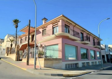 4 Bed Villa for sale