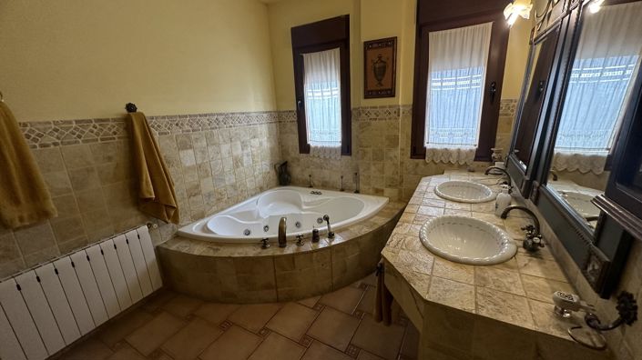 Image No.20-4 Bed Villa for sale