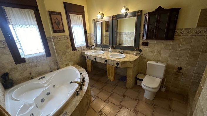 Image No.21-4 Bed Villa for sale