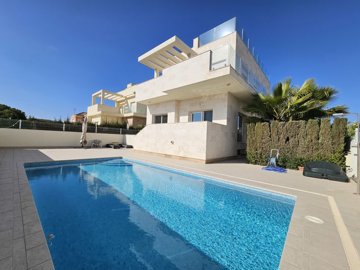 5 Bed Villa for sale