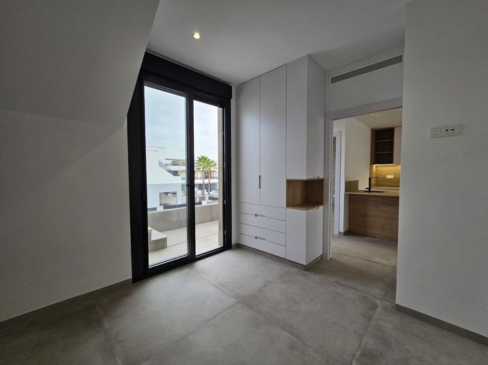 Image No.15-3 Bed Apartment for sale