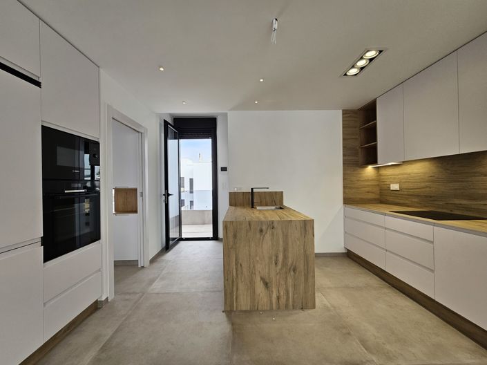 Image No.9-3 Bed Apartment for sale