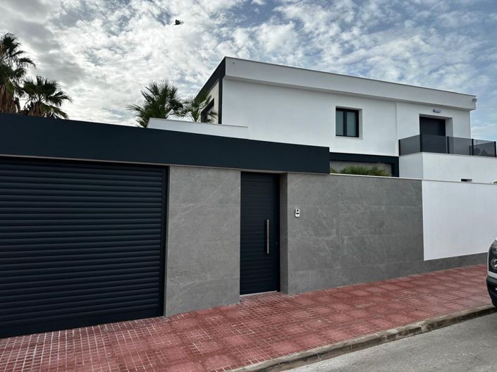 Image No.8-4 Bed Villa for sale