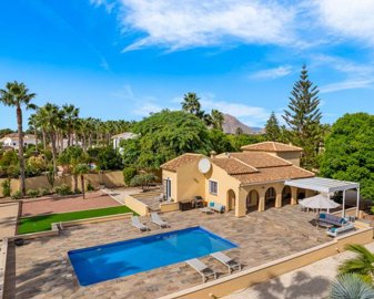 2 Bed Country Property for sale