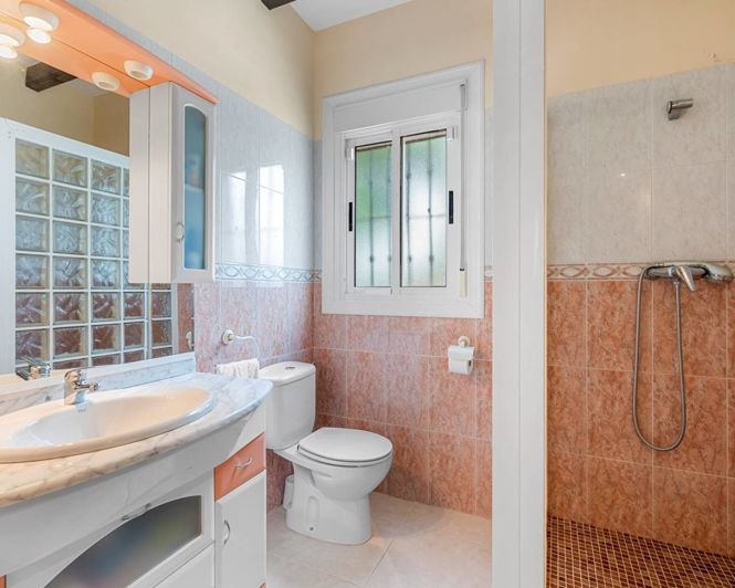 Image No.13-2 Bed Country Property for sale