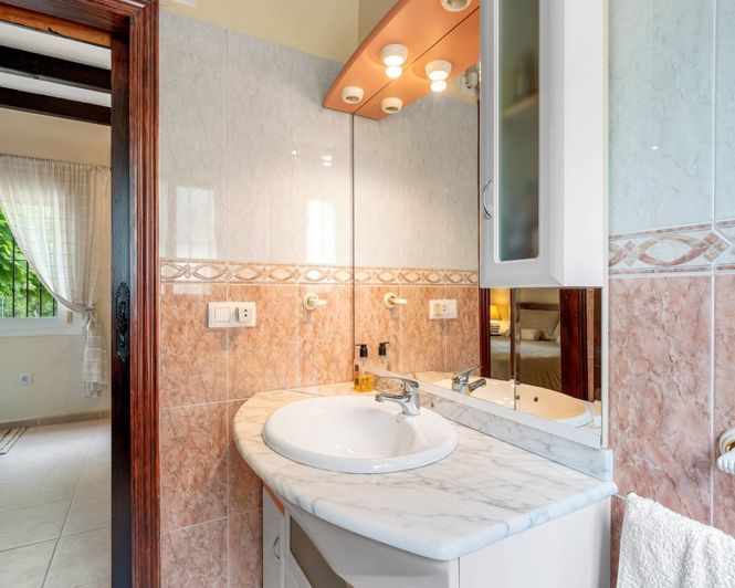 Image No.14-2 Bed Country Property for sale