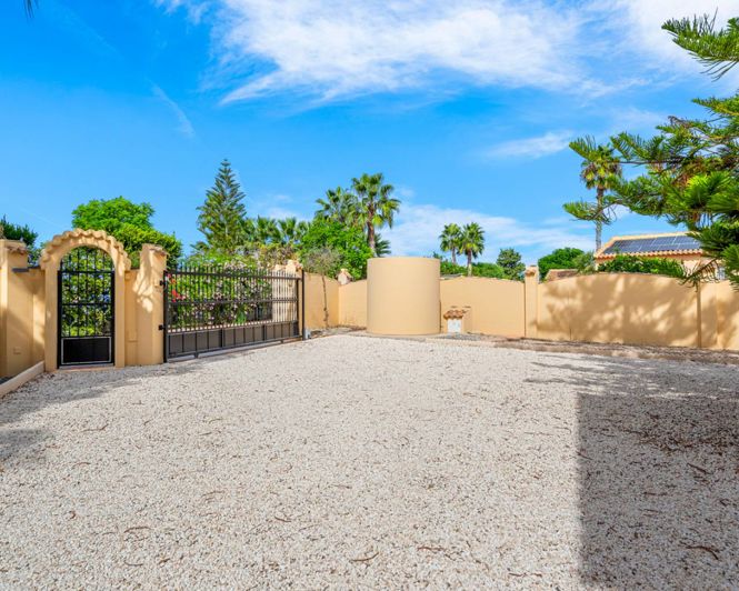 Image No.23-2 Bed Country Property for sale