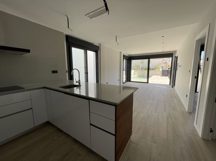 Image No.8-4 Bed Apartment for sale