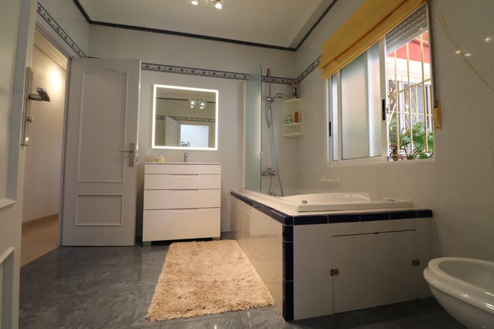 Image No.24-3 Bed Villa for sale