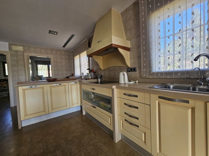 Image No.10-5 Bed Villa for sale