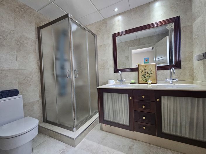 Image No.16-5 Bed Villa for sale