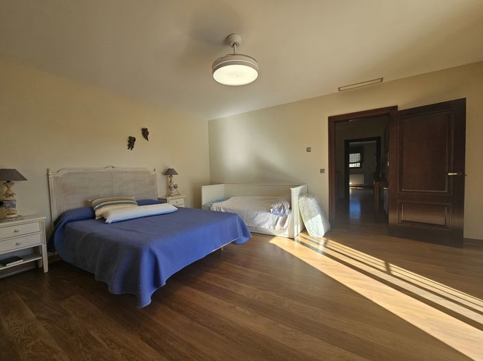 Image No.25-5 Bed Villa for sale