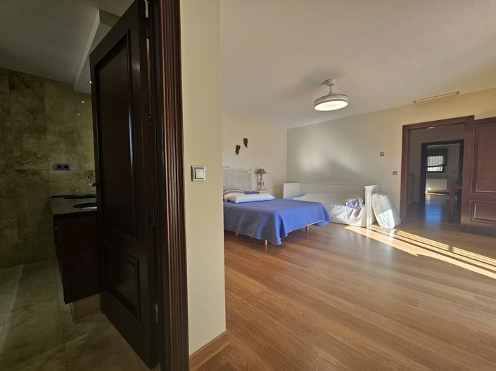 Image No.26-5 Bed Villa for sale