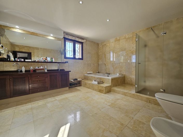 Image No.34-5 Bed Villa for sale