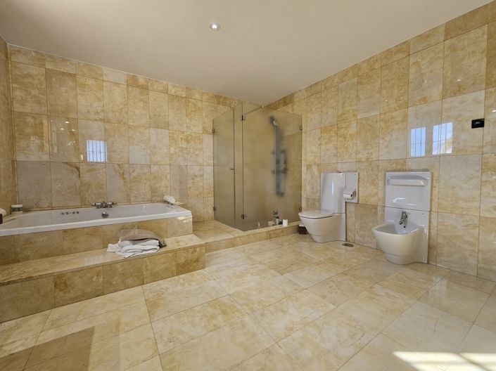 Image No.35-5 Bed Villa for sale