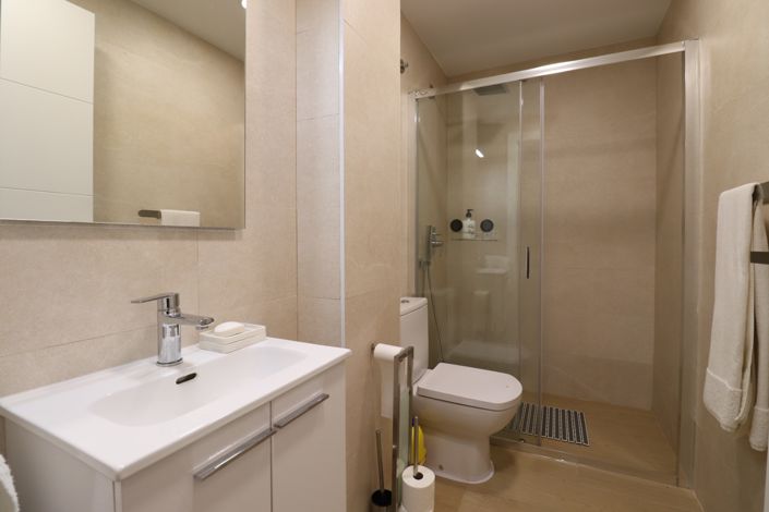 Image No.18-4 Bed Townhouse for sale