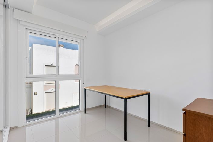 Image No.10-3 Bed Apartment for sale