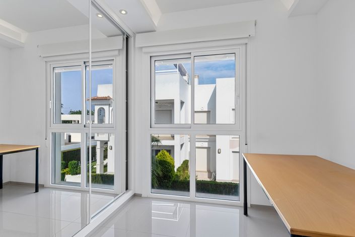 Image No.11-3 Bed Apartment for sale