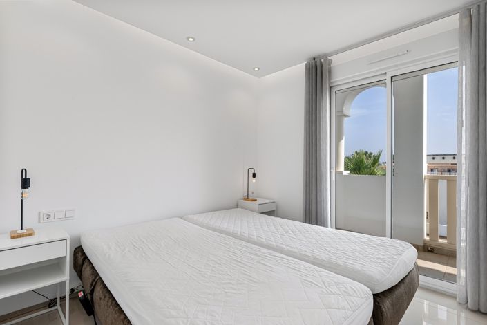 Image No.12-3 Bed Apartment for sale