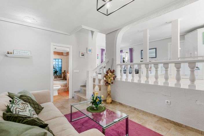 Image No.15-6 Bed Villa for sale